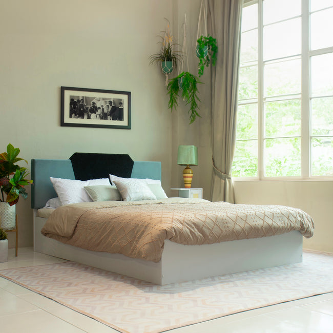 سرير نادي كوين - تنجيد جلدي فاخر مع صندوق تخزين