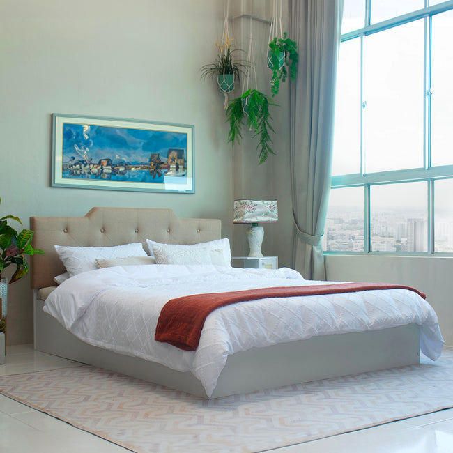 سرير براجنا كوين - مُنجّد بالجلد الصناعي مع صندوق تخزين